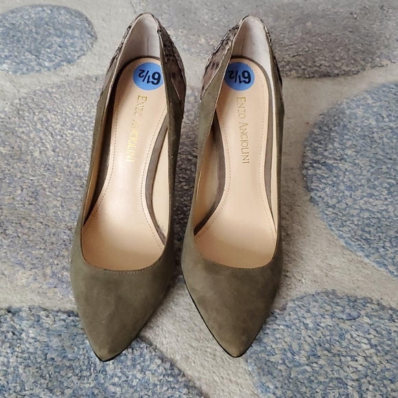 Shoes - Picture 1 of 3